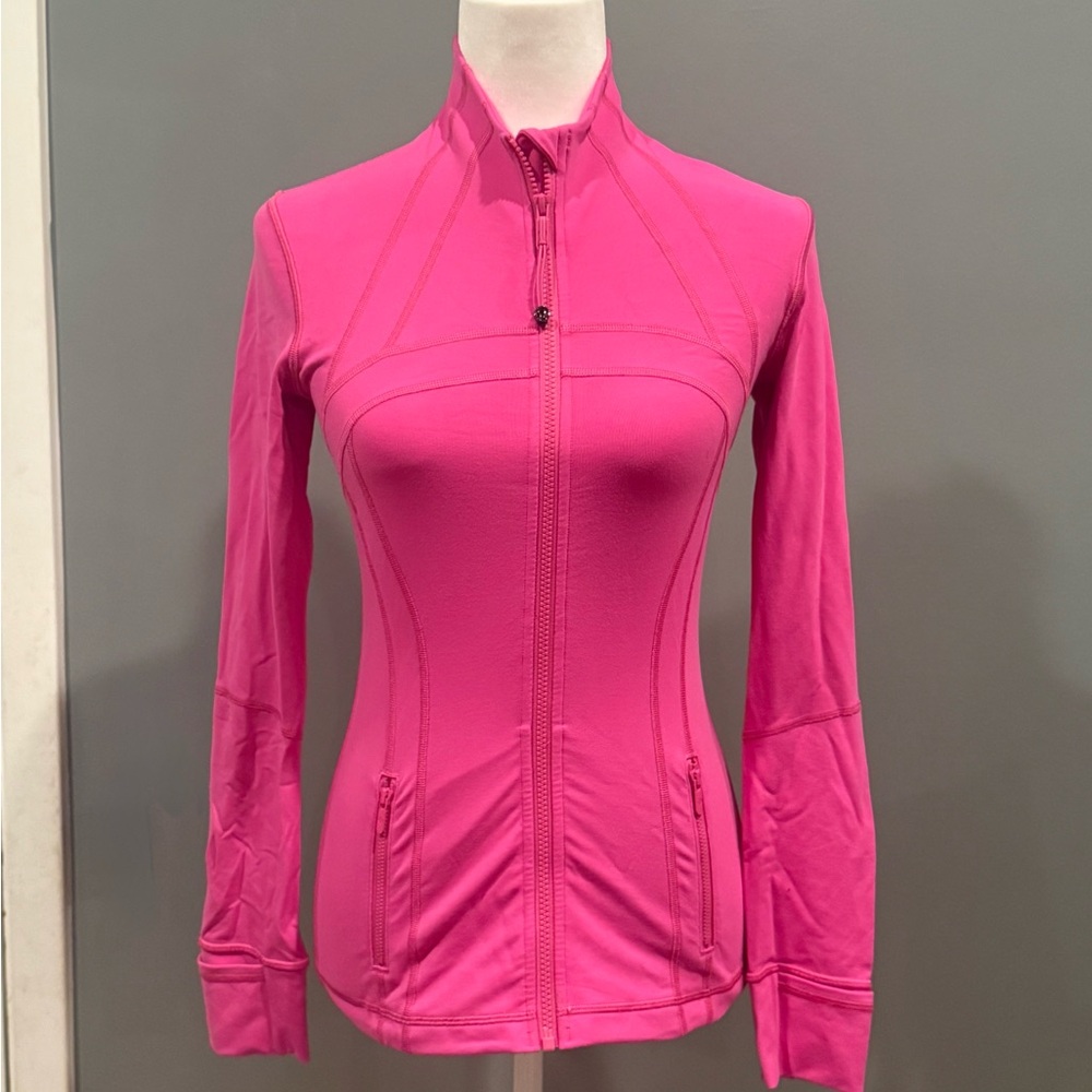 *PRE-OWNED* lululemon Women's Size 4 Define Jacket Nulu